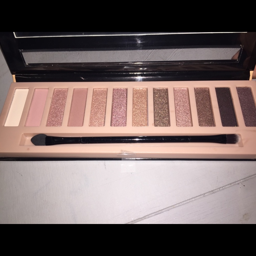 EYESHADOW PALLET!